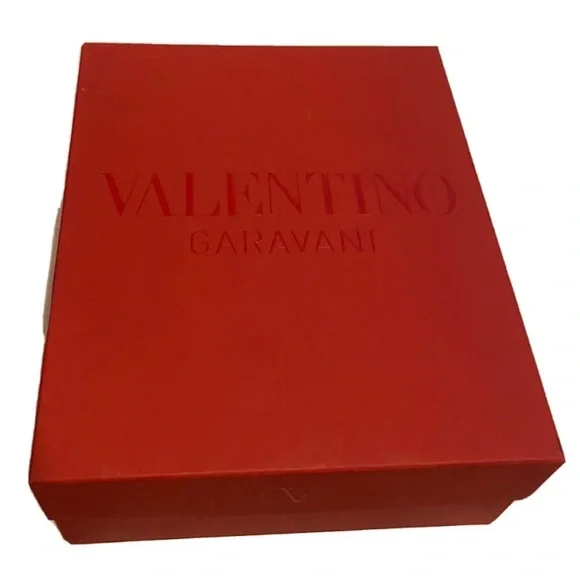Valentino Garavani | Storage & Organization | New Valentino  display picture 1